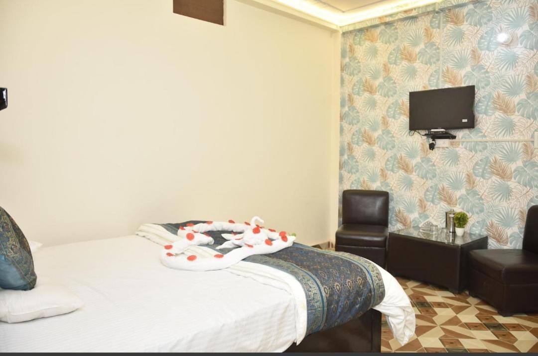 De Costa Palace - Pick And Drop Available Varanasi Exterior foto