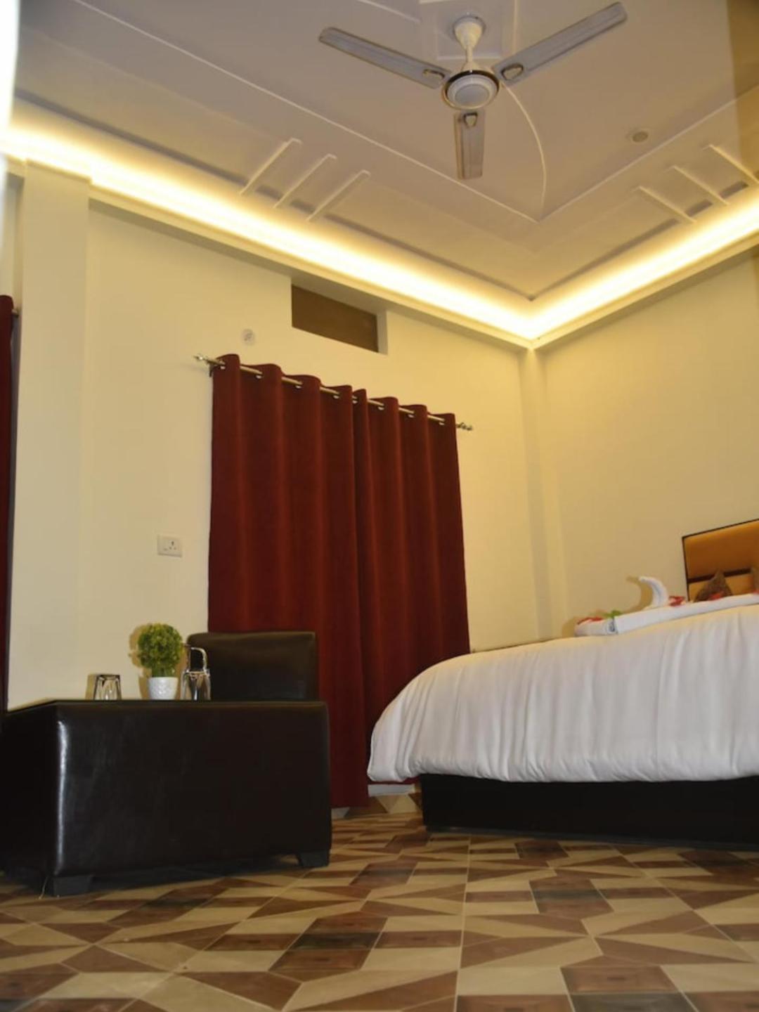 De Costa Palace - Pick And Drop Available Varanasi Exterior foto
