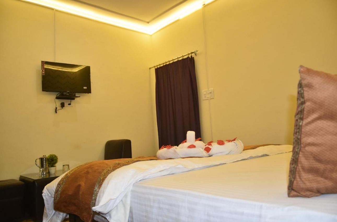 De Costa Palace - Pick And Drop Available Varanasi Exterior foto